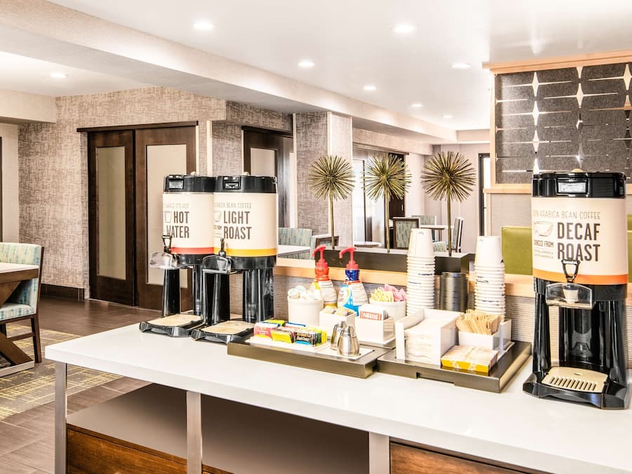 TĂ€gliches inbegriffenes FrĂŒhstĂŒcksbuffet