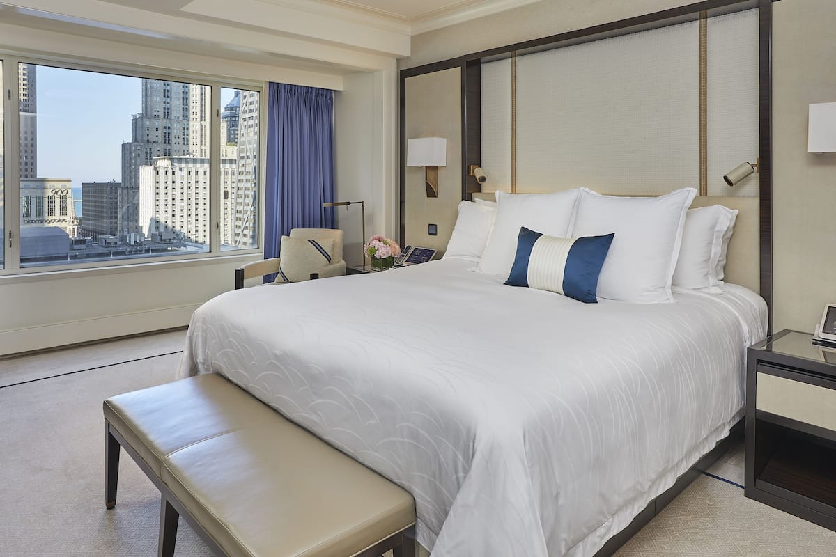 Premier Deluxe Suite | Premium bedding, down comforters, pillowtop beds, minibar