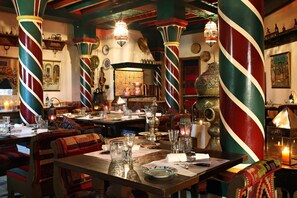 4 restaurants, breakfast, lunch, dinner served; Chinese cuisine 