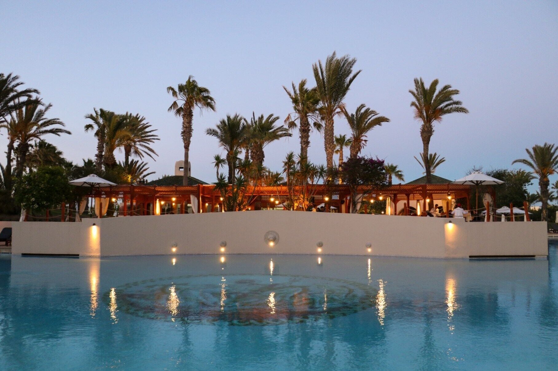 4 restaurants, breakfast, lunch, dinner served; chinese cuisine