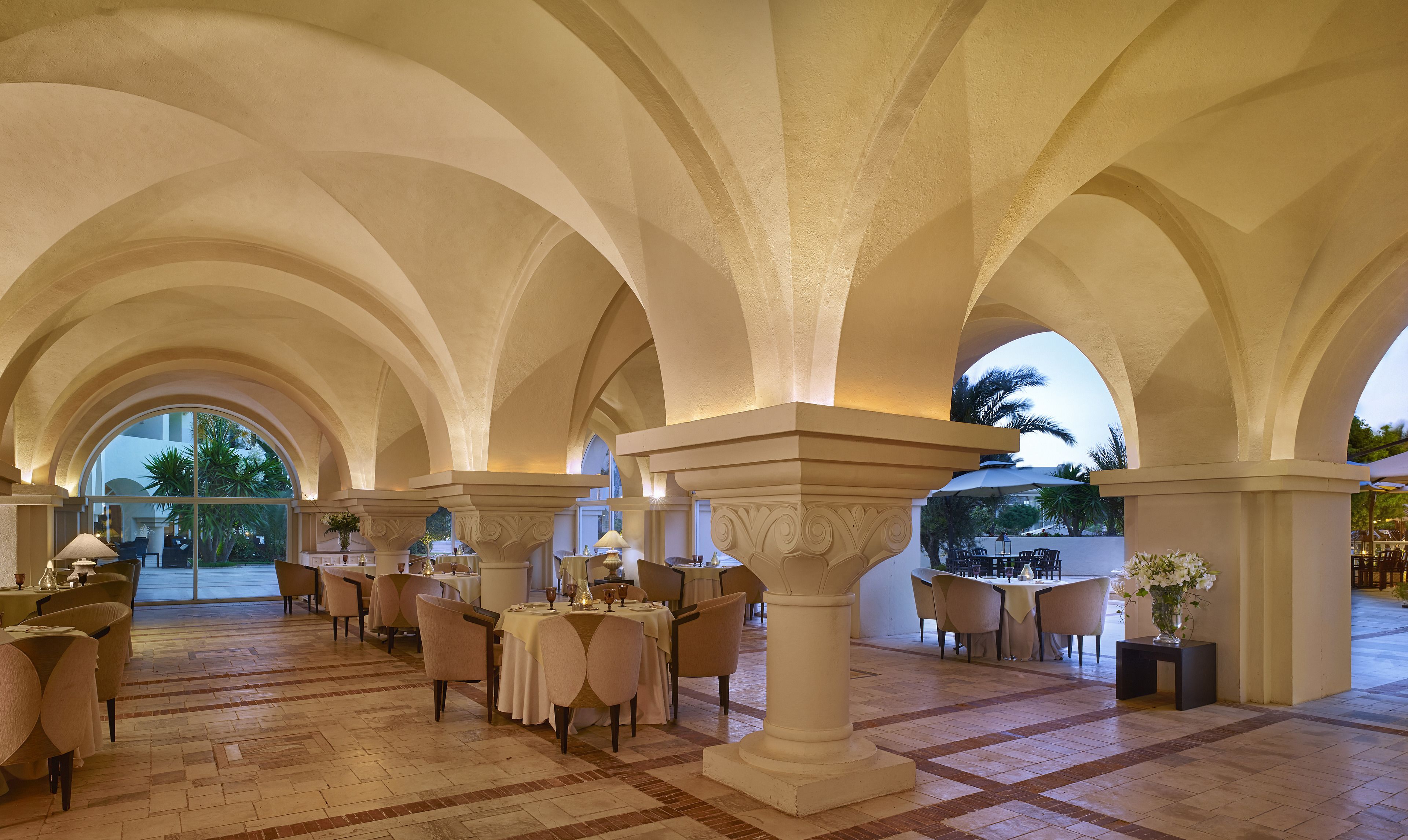 4 restaurants, breakfast, lunch, dinner served; chinese cuisine