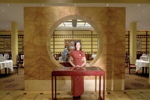 4 restaurants, breakfast, lunch, dinner served; Chinese cuisine 