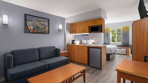 Studiosuite, 1 queensize-seng med sovesofa, ikke-røyk | Skrivebord, strykejern/-brett og barnesenger (inkludert)