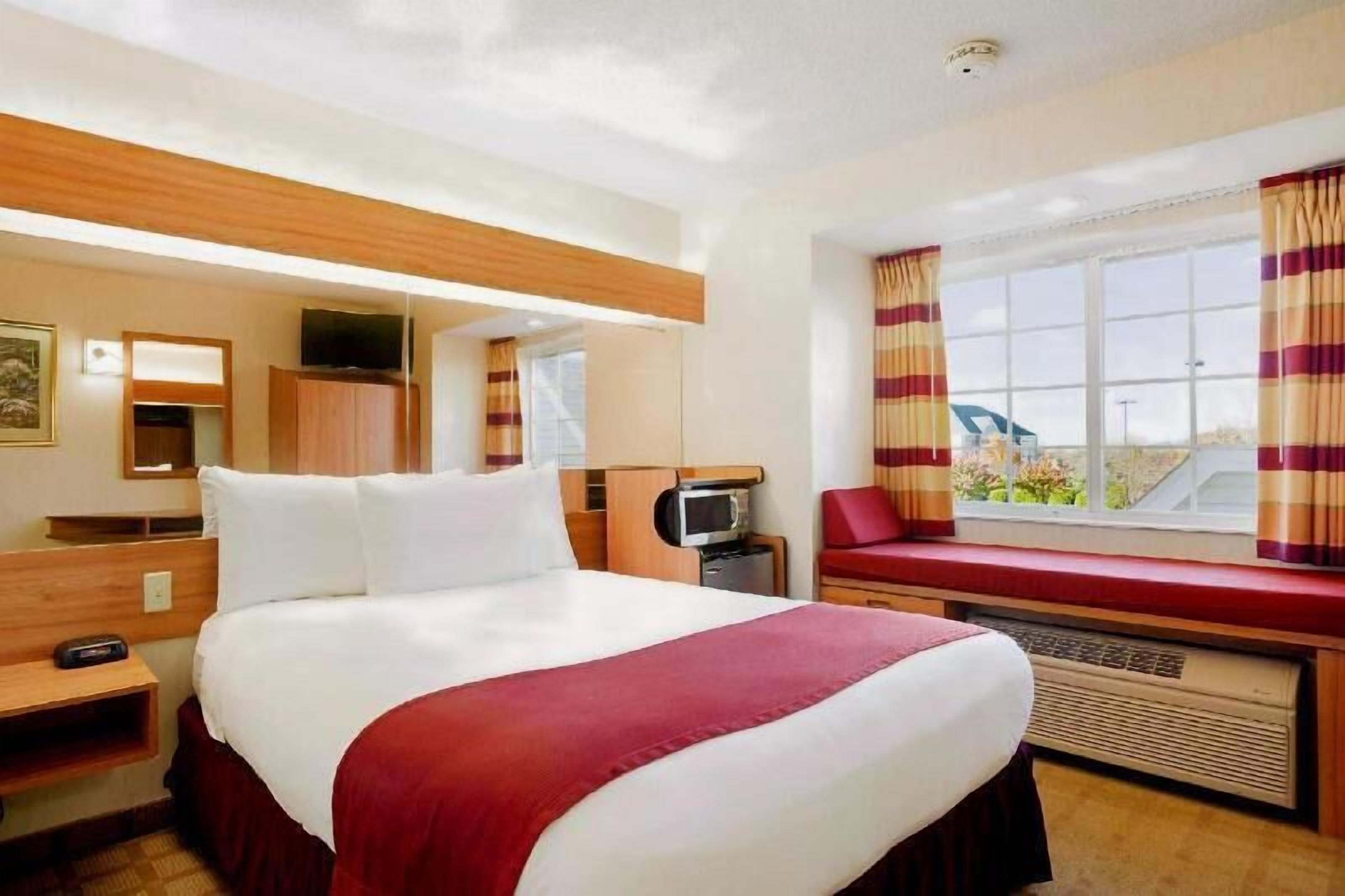 Bureau, fer et planche à repasser, lits bébé (gratuits), Wi-Fi gratuit