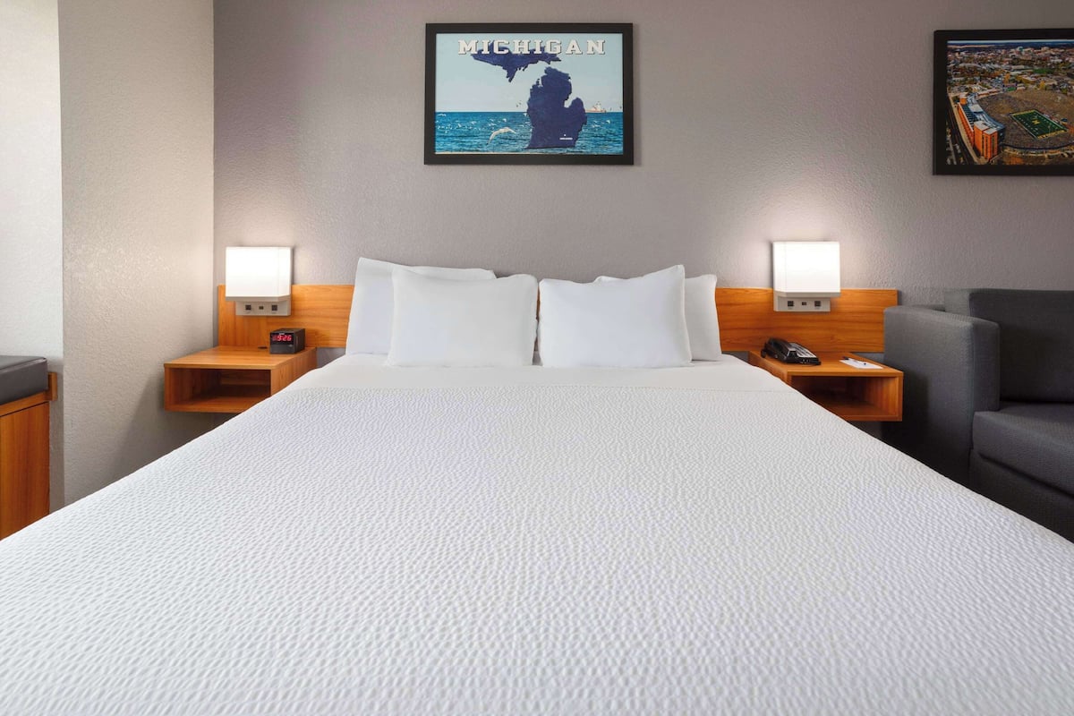 Room, 1 King Bed, Accessible, Non Smoking (Mobility)