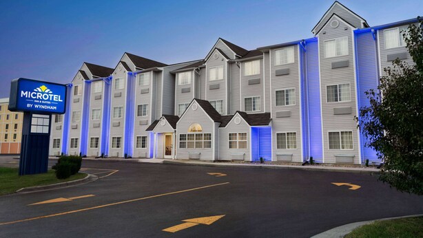 A Microtel Inn & Suites building with a parking lot and directional arrows. - Microtel Inn & Suites by Wyndham Thomasville/High Point/Lexi (Thomasville)