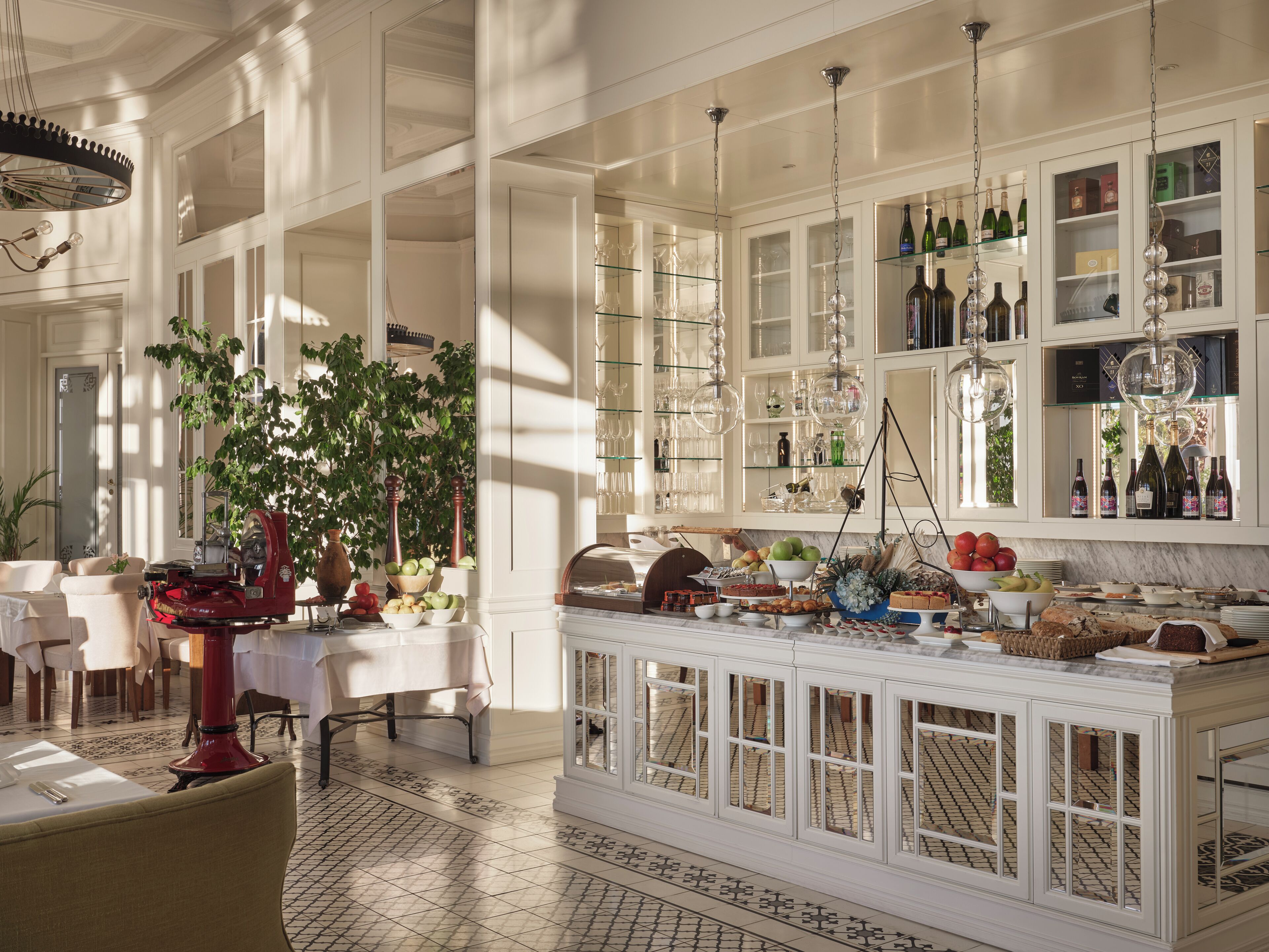 Petit déjeuner buffet (30 EUR par personne)