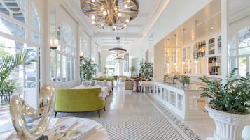 Breakfast, lunch, dinner served; local cuisine, ocean views