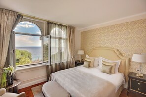 Deluxe Double or Twin Room, Sea View | Hypo-allergenic bedding, minibar, in-room safe, desk