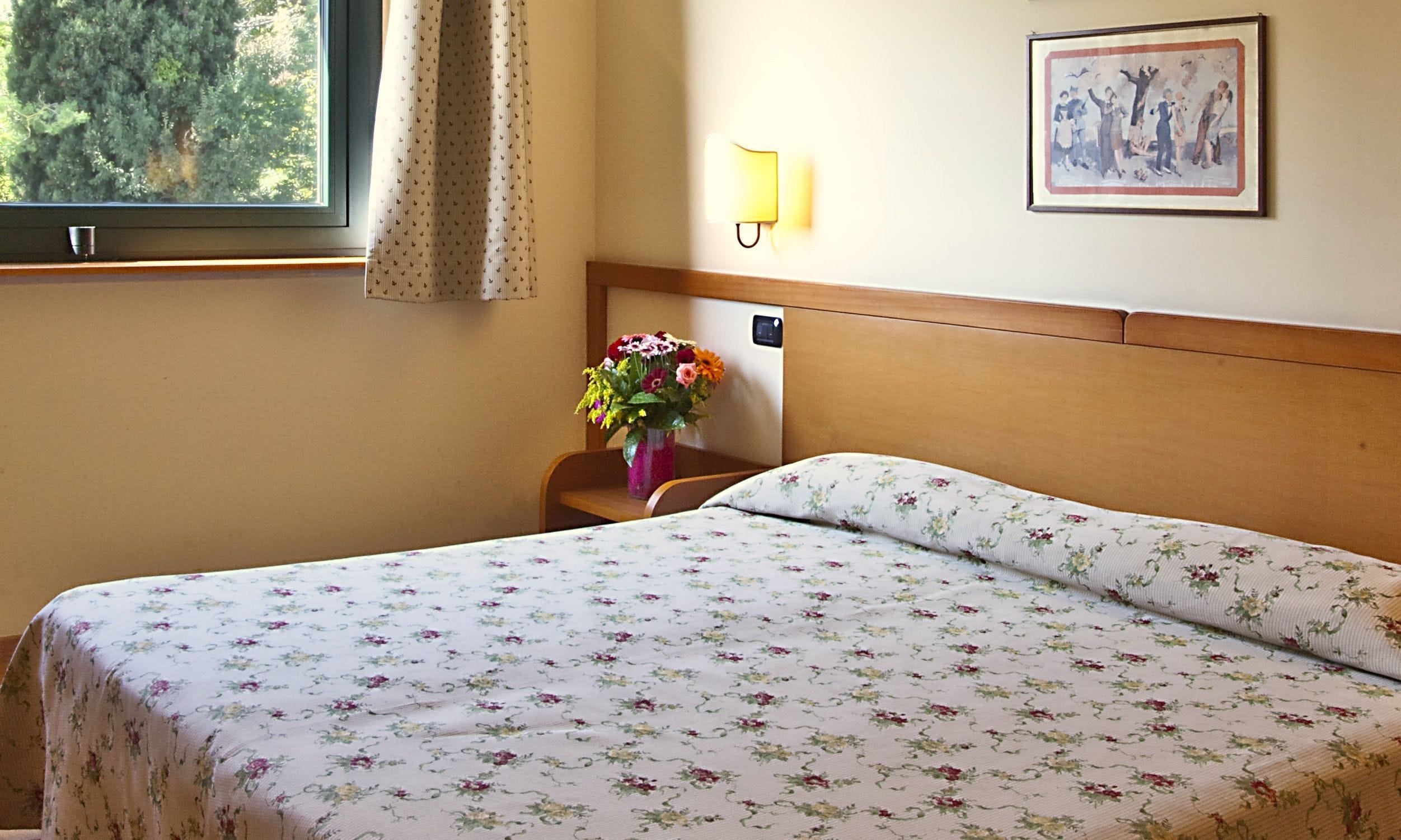 minibar, in-room safe, desk, laptop workspace