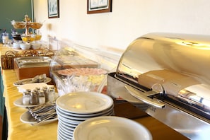 Free daily buffet breakfast