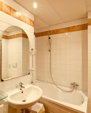 Free toiletries, hair dryer, bidet, towels - Sangallo Park Hotel (Siena)