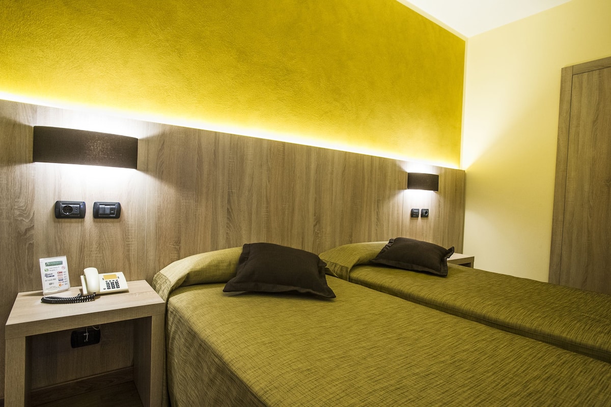 minibar, in-room safe, desk, laptop workspace