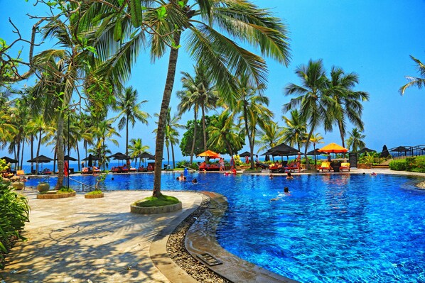 Outdoor pool, pool umbrellas, pool loungers