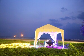 4 restaurants, breakfast, lunch, dinner served; Chinese cuisine