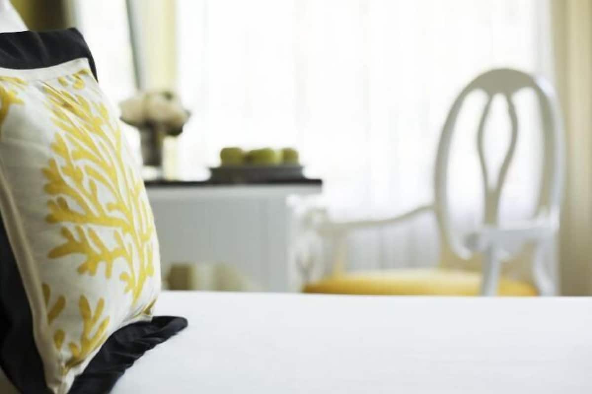 1 bedroom, Egyptian cotton sheets, premium bedding, down duvets