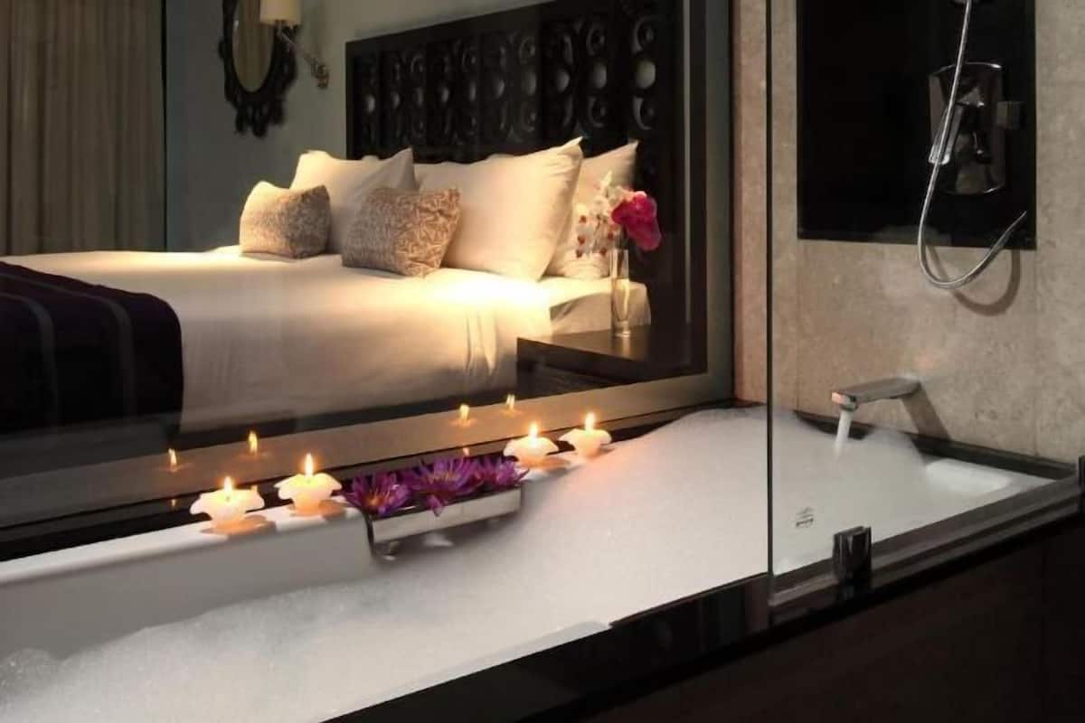 1 bedroom, Egyptian cotton sheets, premium bedding, down duvets