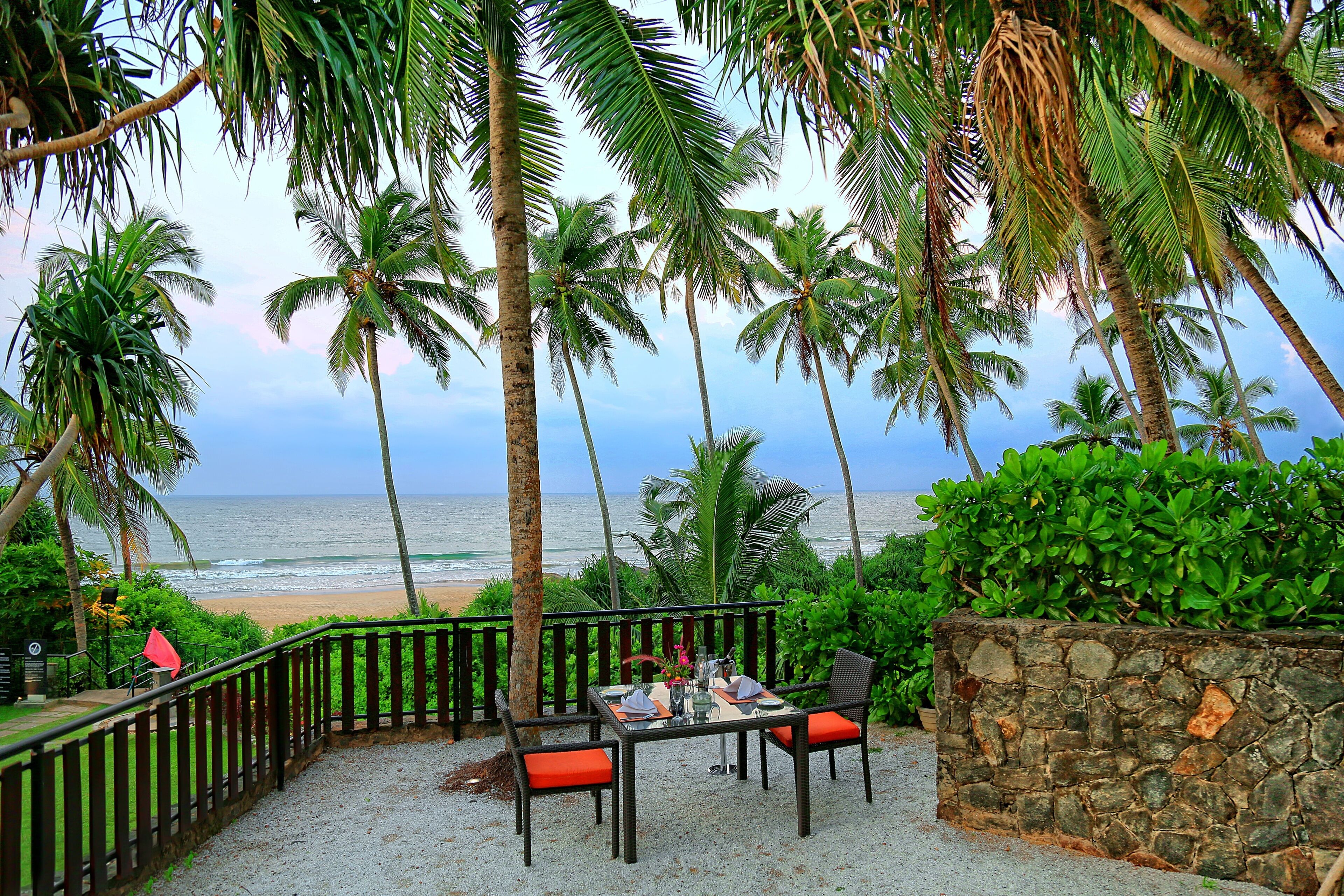 4 restaurants, breakfast, lunch, dinner served; chinese cuisine