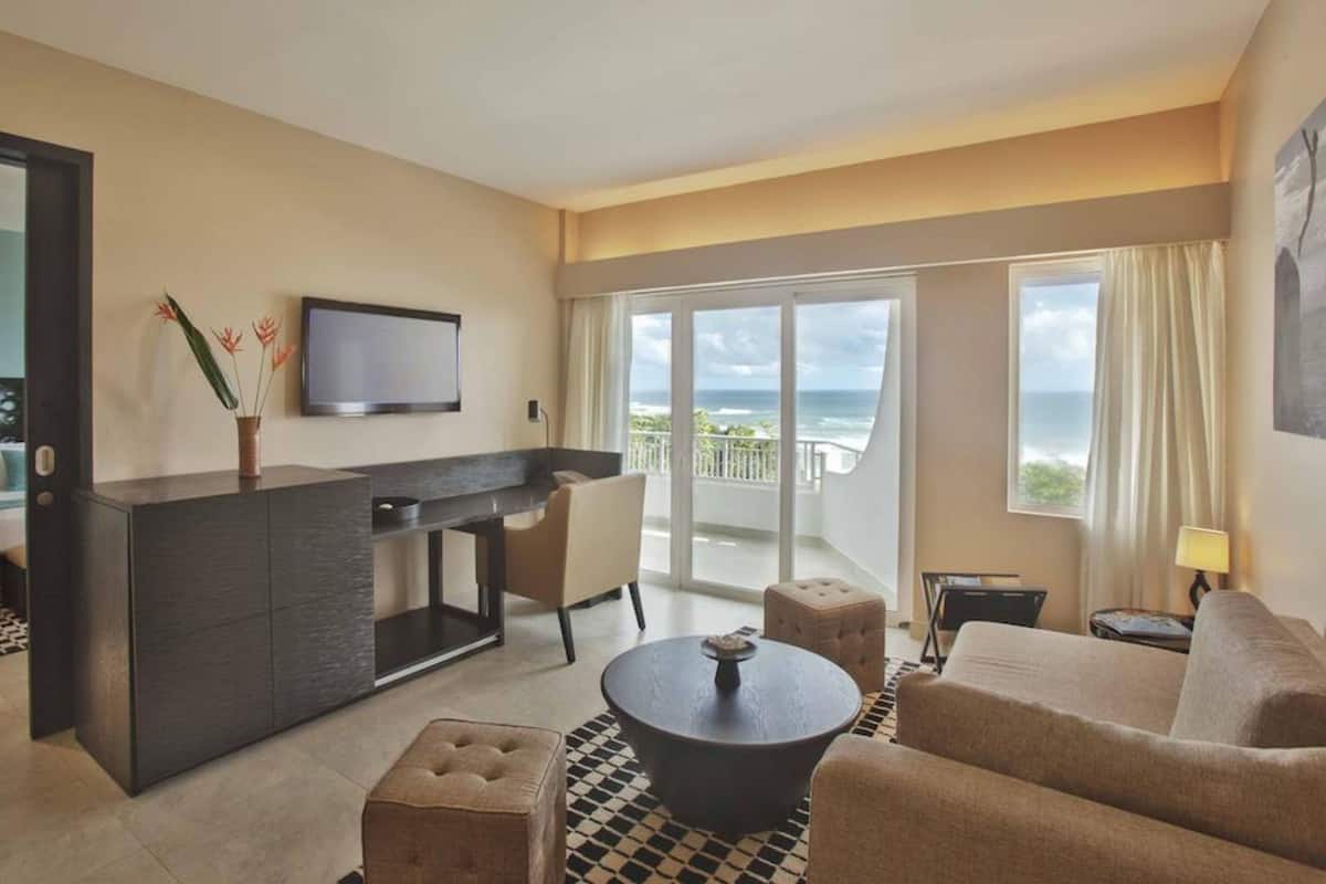 42-inch lcd tv with satellite channels, tv, ipod dock