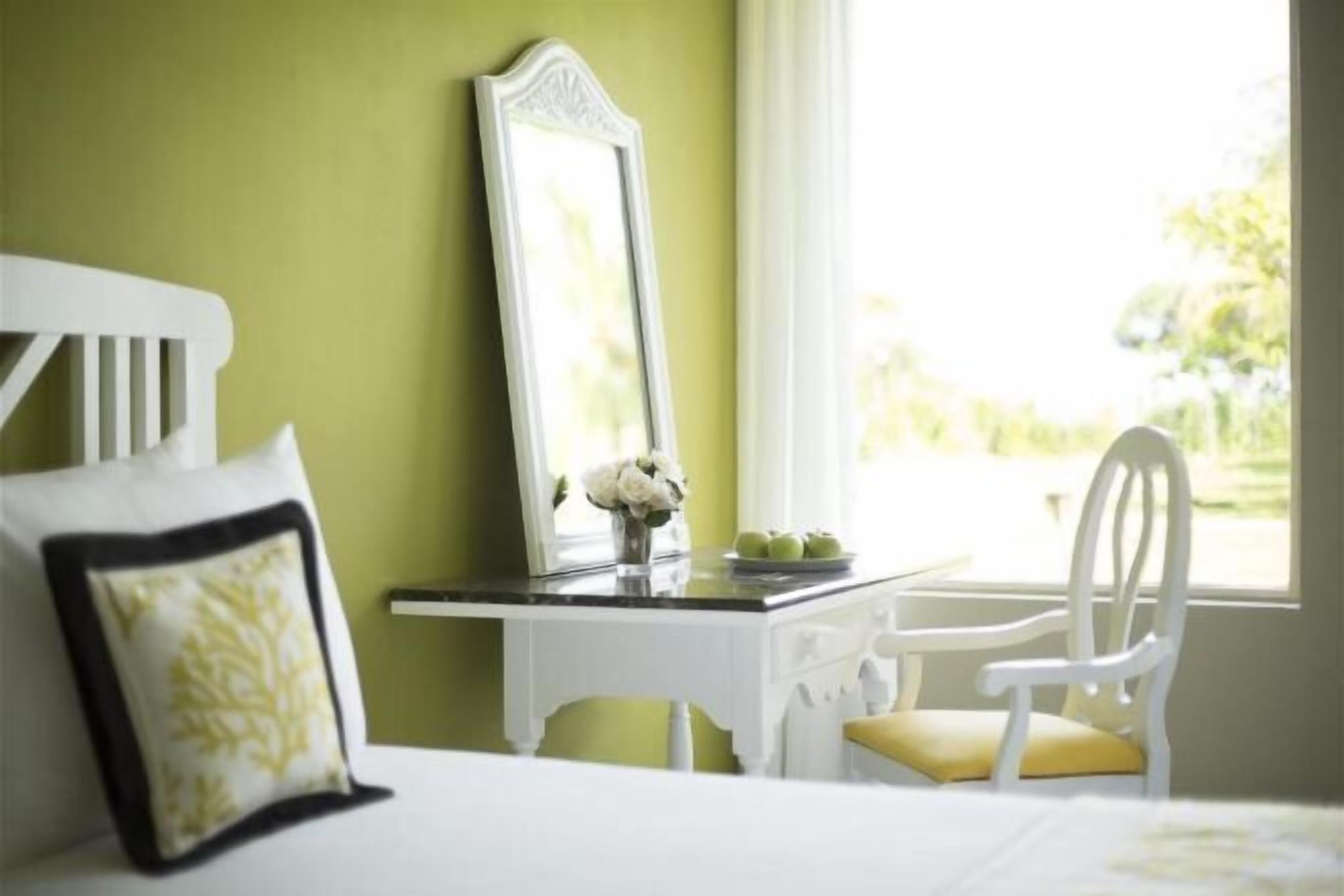 1 bedroom, Egyptian cotton sheets, premium bedding, down duvets