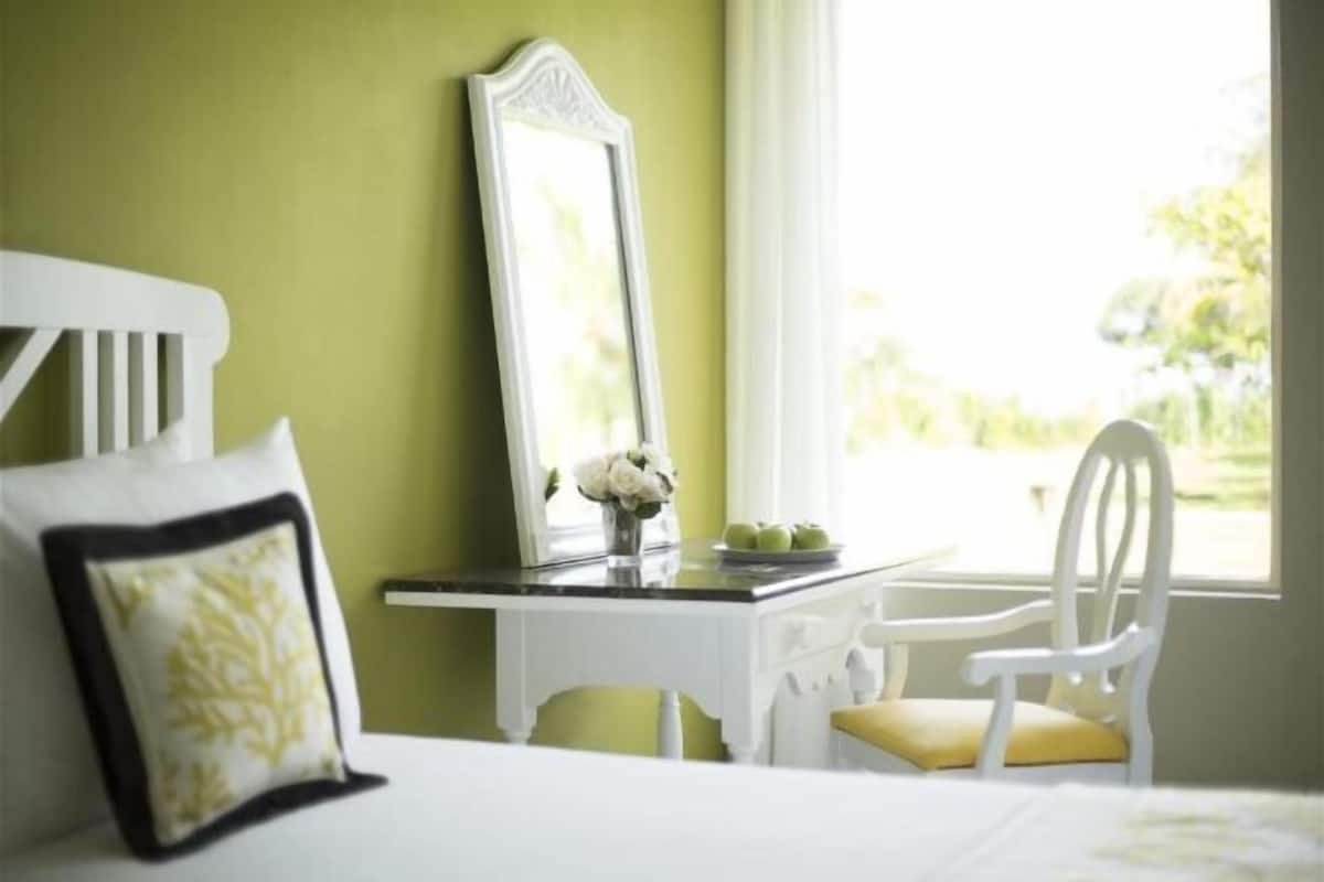 1 bedroom, Egyptian cotton sheets, premium bedding, down duvets