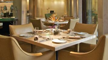 Daily buffet breakfast (INR 1593 per person)