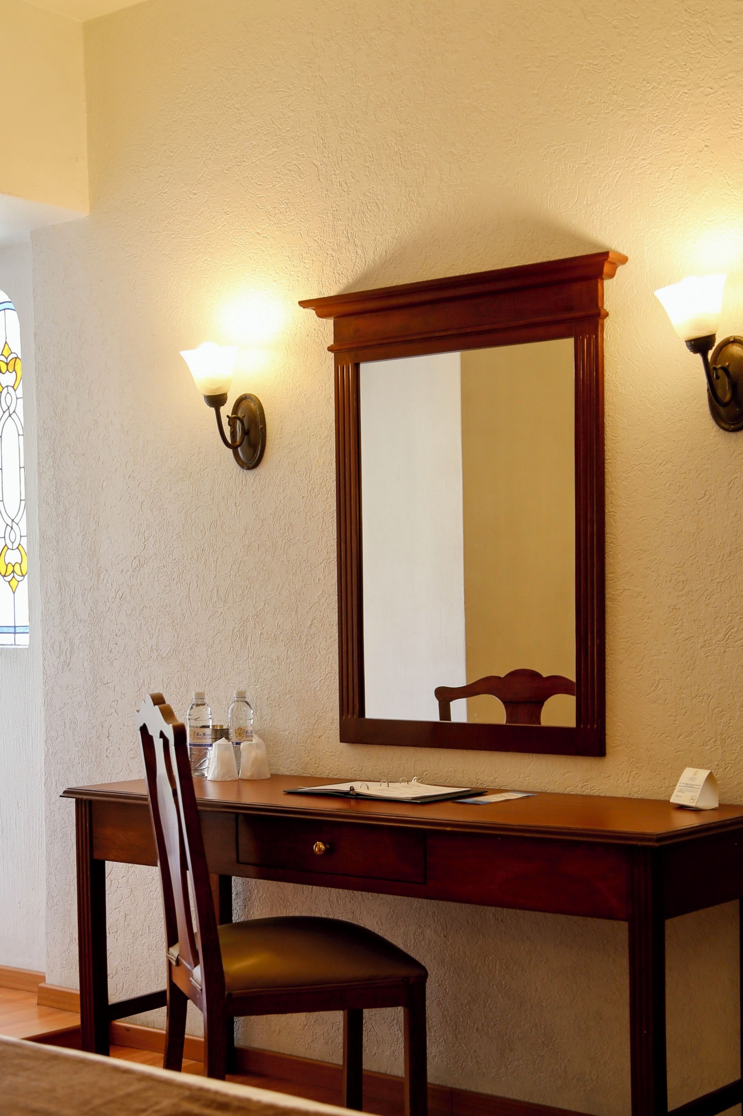 standard room, 1 queen bed | premium bedding, in-room safe, blackout curtains, iron/ironing board