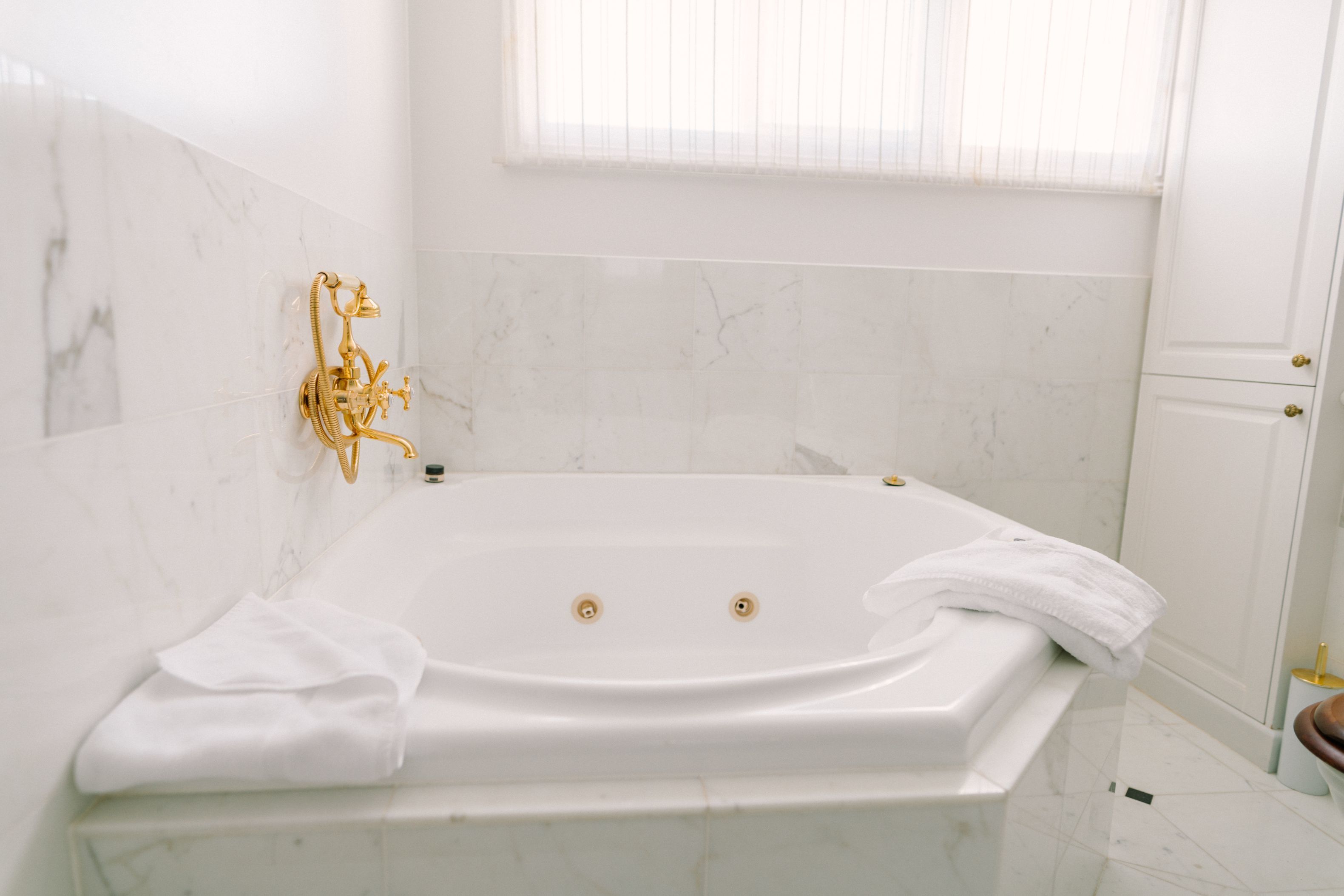 yering suite  | private spa tub