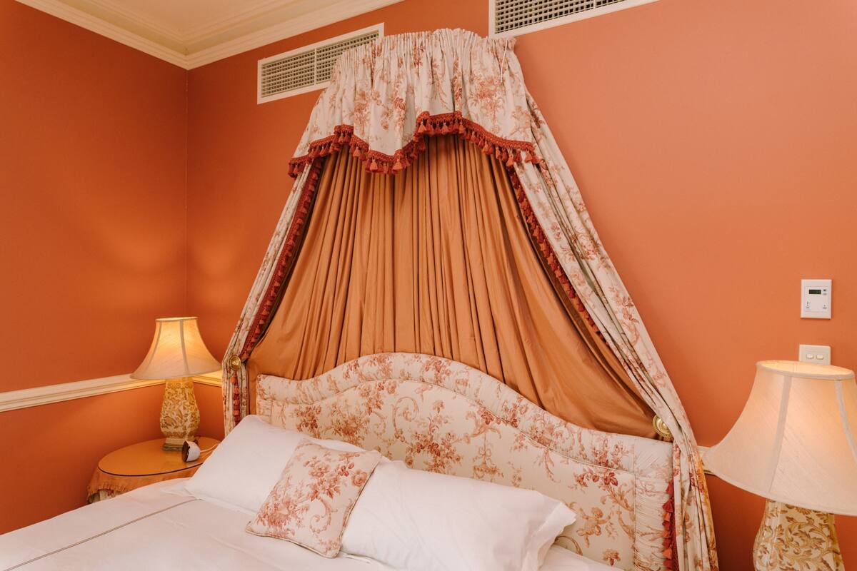 1 bedroom, down duvets, individually decorated, individually furnished