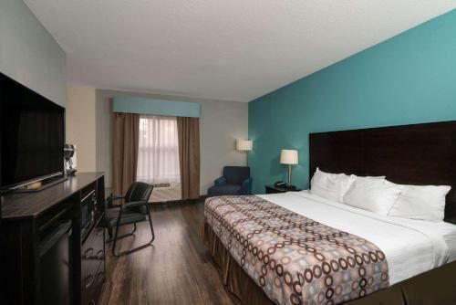 Premium bedding, iron/ironing board, free cots/infant beds, free WiFi