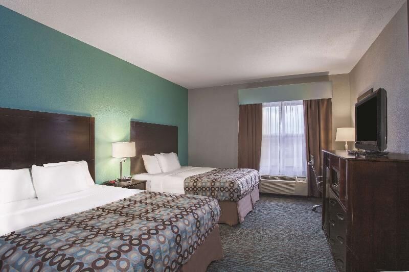 Premium bedding, iron/ironing board, free cots/infant beds, free WiFi