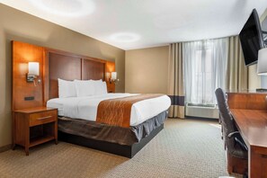 書桌、筆電工作空間、遮光布/窗簾、熨斗/熨衣板