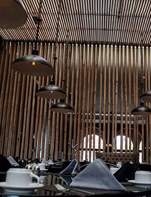 2 restaurantes; se sirven desayunos 