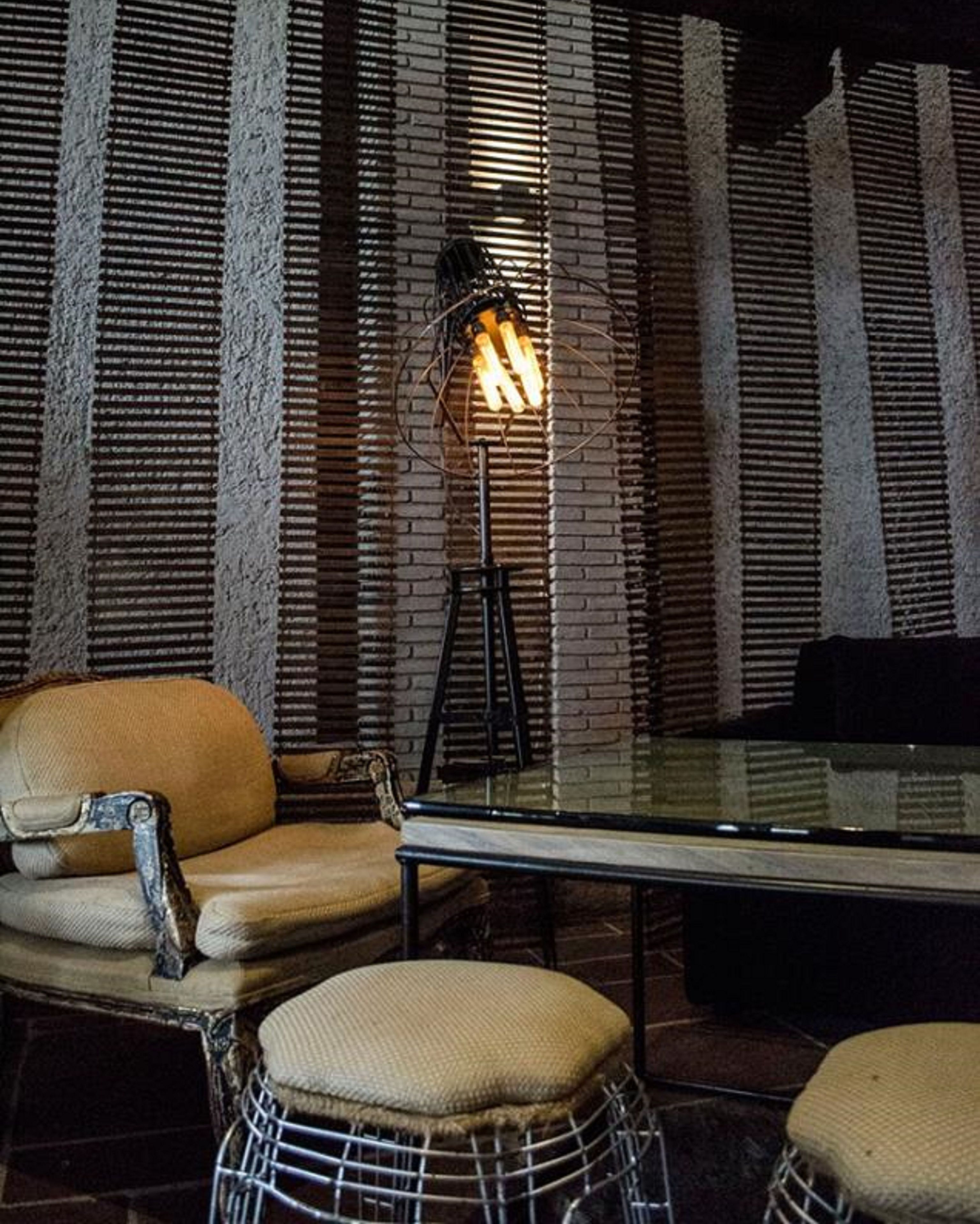 2 restaurants, breakfast served