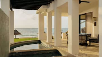 Suite, 2 habitaciones, frente al océano (Plunge Pool) | Ropa de cama de alta calidad, edredón y minibar