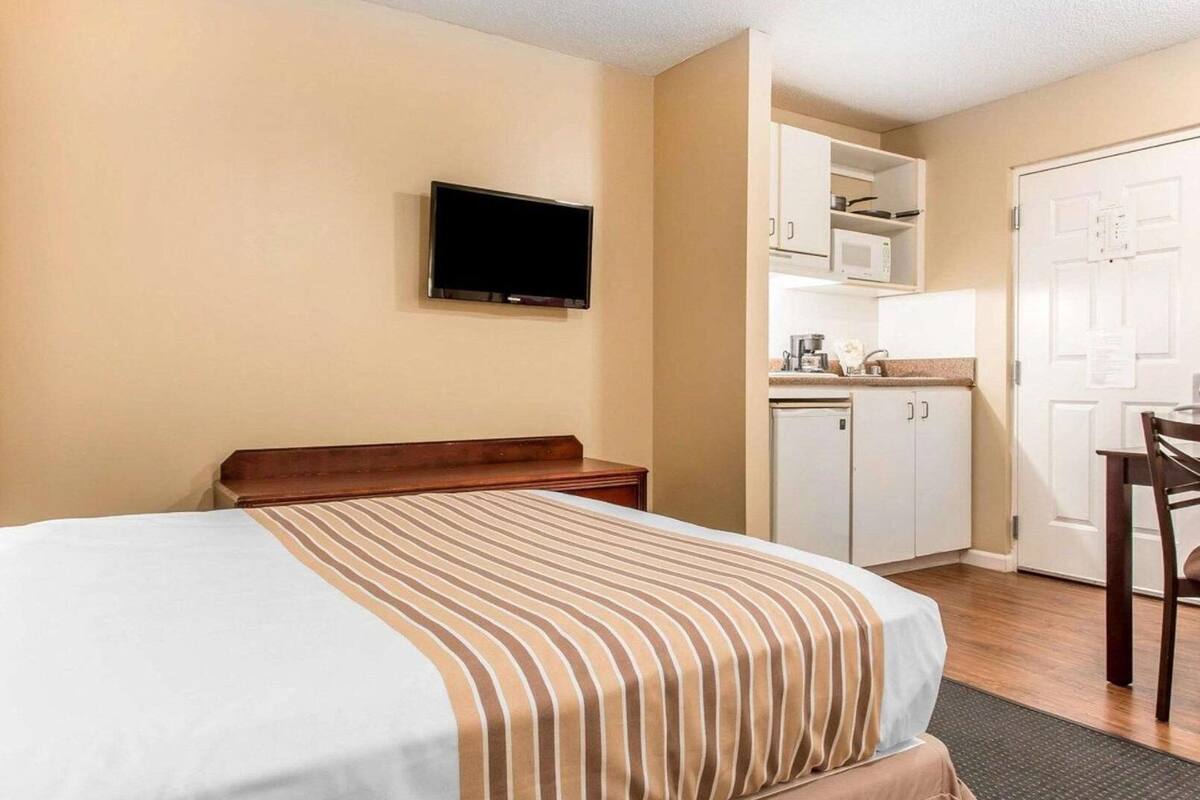 WiFi (free), bed sheets
