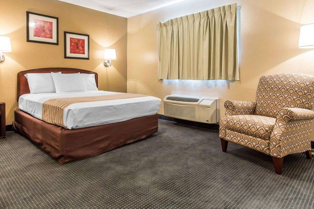WiFi (free), bed sheets