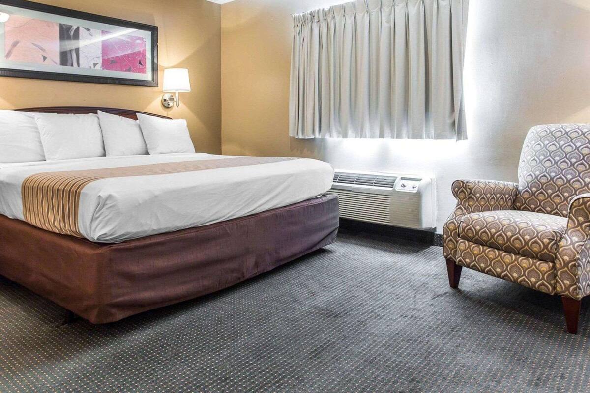 WiFi (free), bed sheets