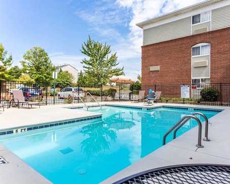 Seasonal outdoor pool. Suburban Studios Kennesaw-Marietta North