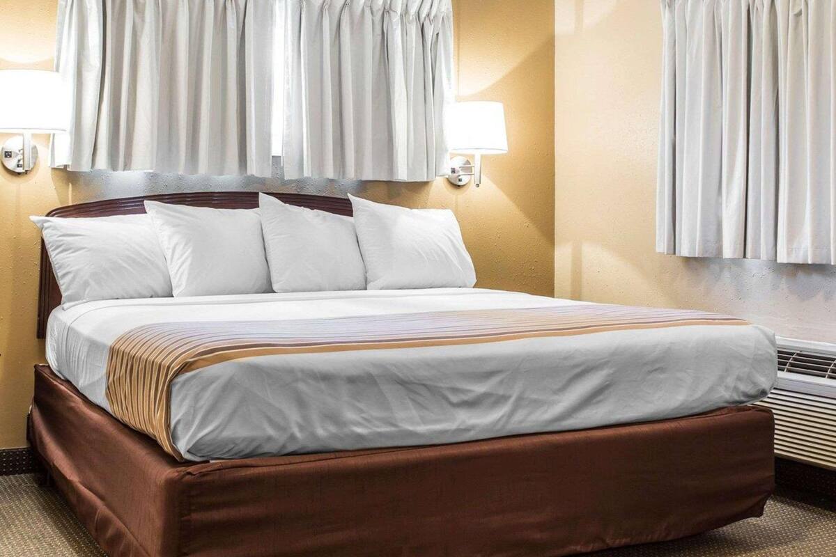 WiFi (free), bed sheets