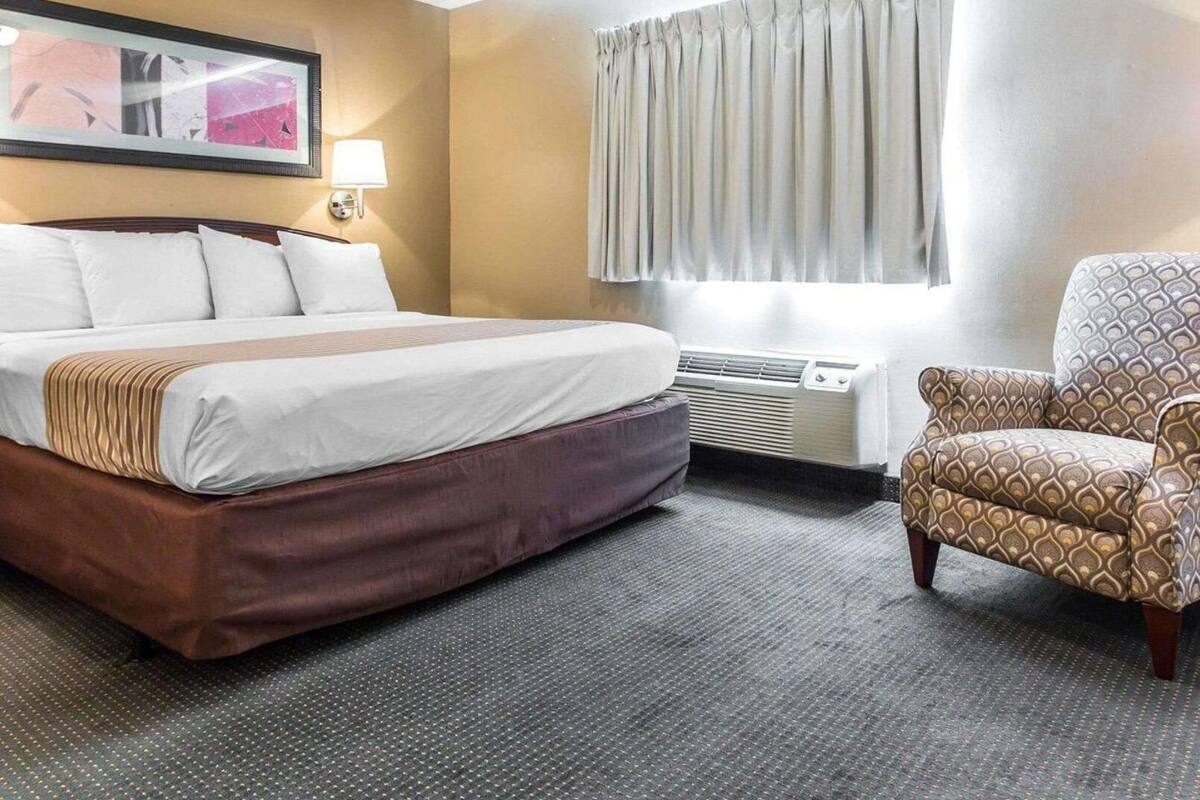 WiFi (free), bed sheets