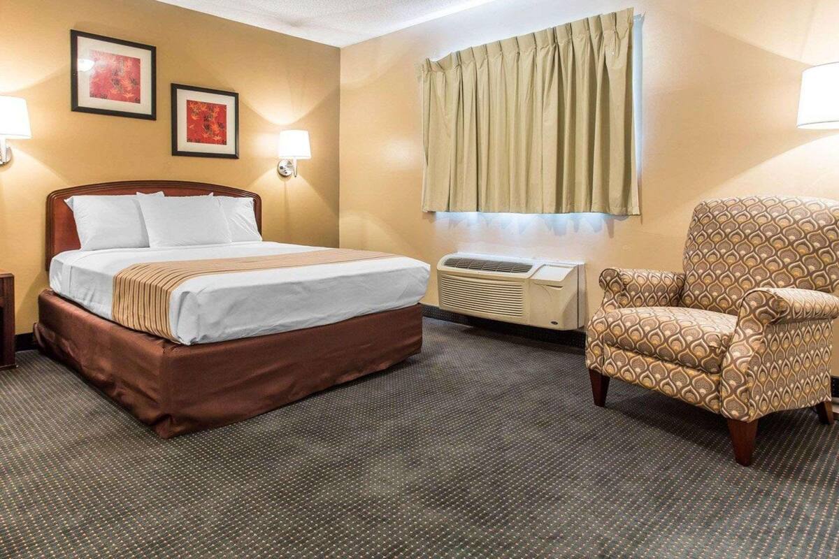 WiFi (free), bed sheets