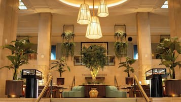 2 bars/lounges, rooftop bar