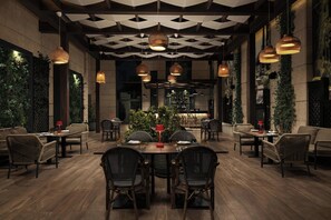 3 restaurants servant le petit déjeuner, spécialités Cuisine italienne