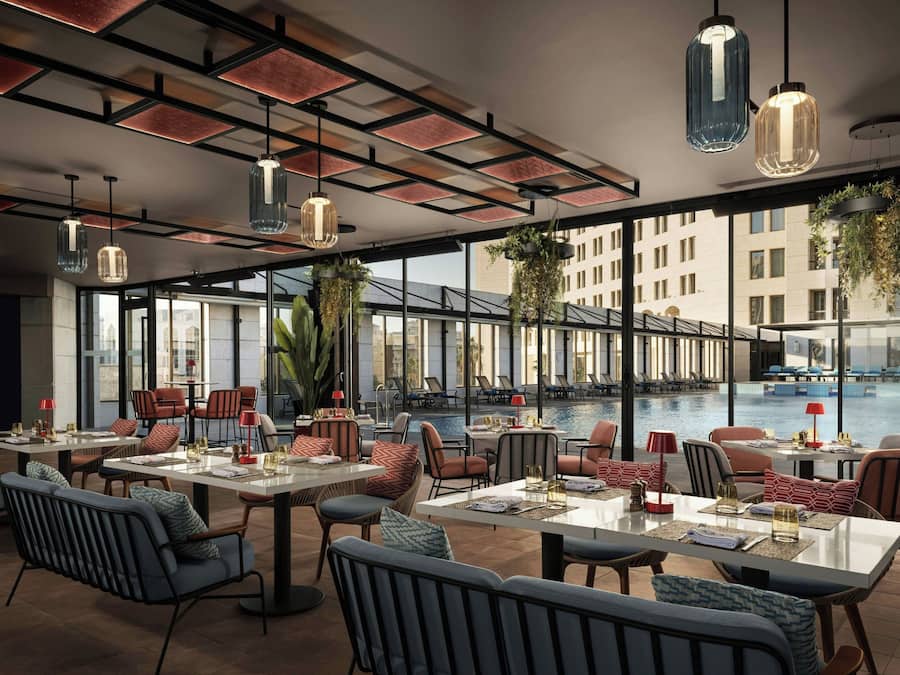 3 restauranter; serverer morgenmad, frokost og italienske retter