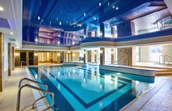 Piscine intérieure