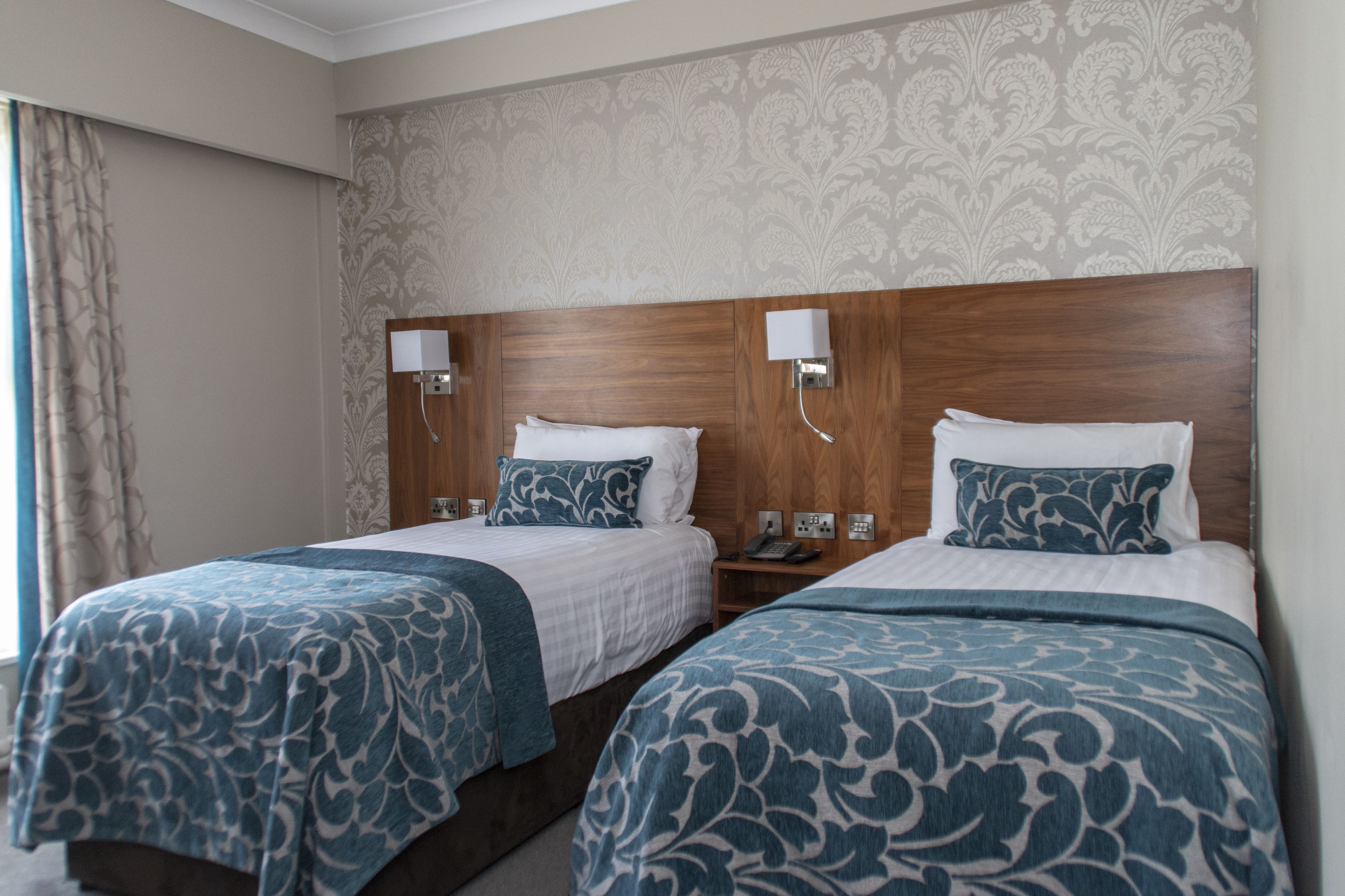 Twin kamer | Een kluis op de kamer, geluiddichte muren, een strijkplank/strijkijzer