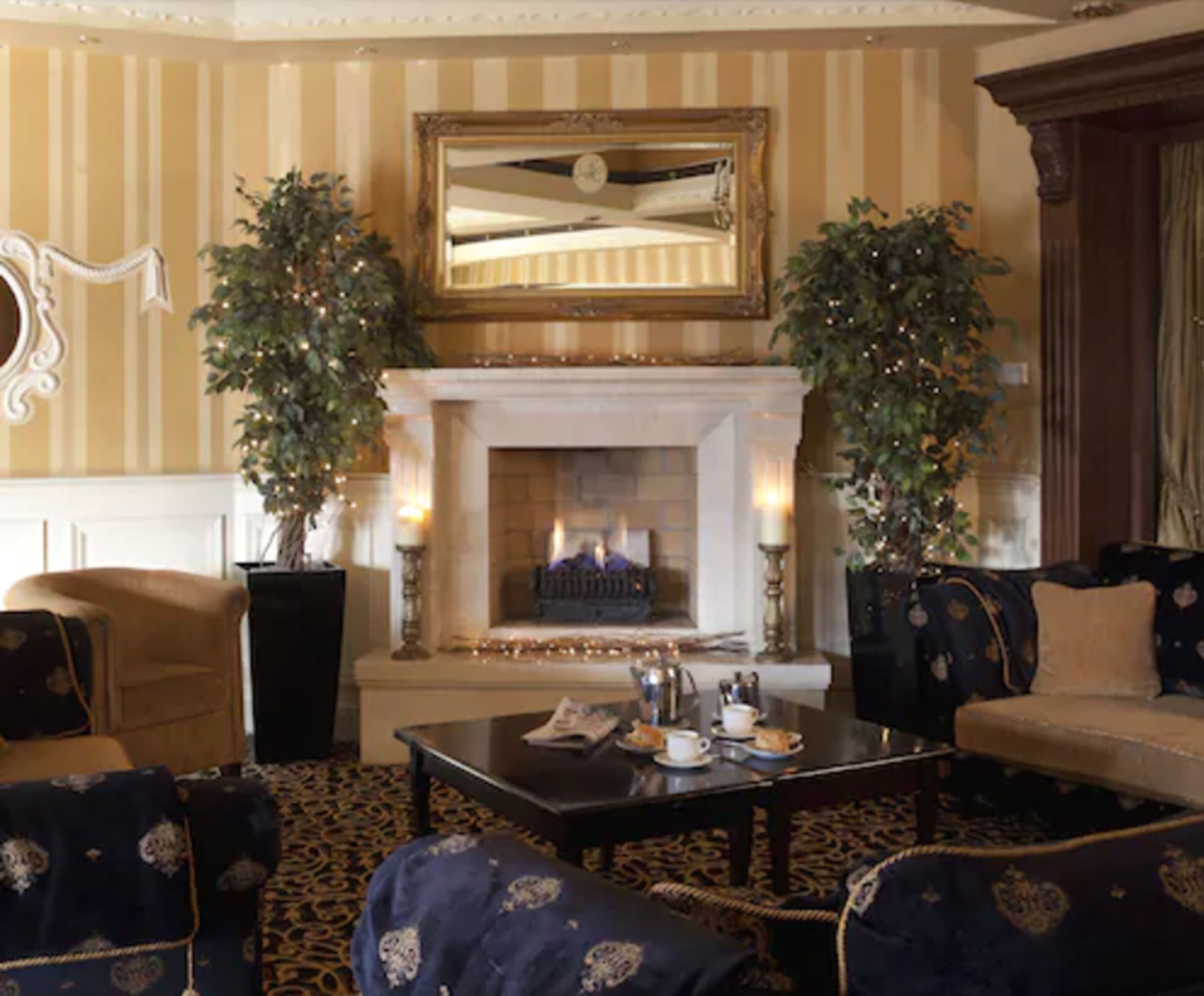 Serves breakfast, lunch, and dinner