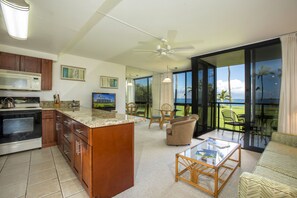 Suite, 1 habitación, frente al mar | 1 dormitorio, caja fuerte, tabla de planchar con plancha y wifi gratis