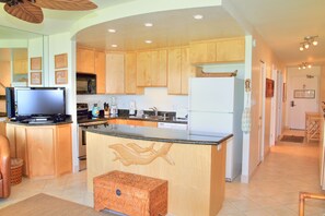 Suíte, 1 quarto, de frente para o oceano | Cozinha privada | Geladeira grande, micro-ondas, fogão, cooktop